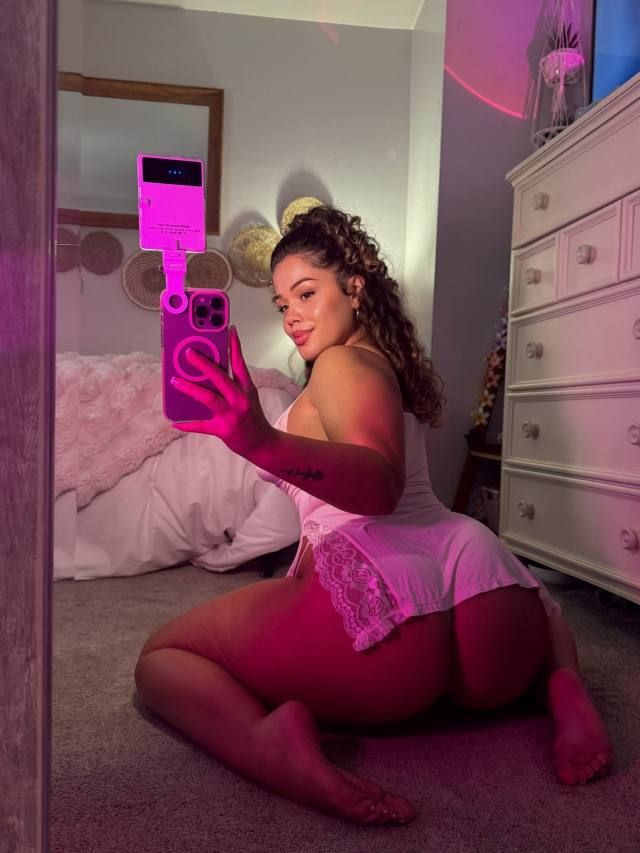 I’m available for hookup and massage Incall or outcall 🍑🍆 - Image 3